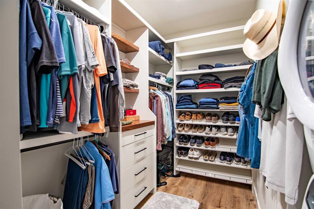 3417 Lakeshore Drive, Sylvan Lake, AB - Indoor With Storage