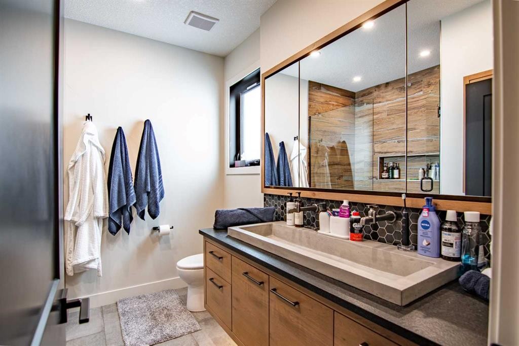 3417 Lakeshore Drive, Sylvan Lake, AB - Indoor Photo Showing Bathroom