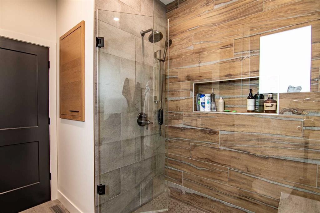 3417 Lakeshore Drive, Sylvan Lake, AB - Indoor Photo Showing Bathroom