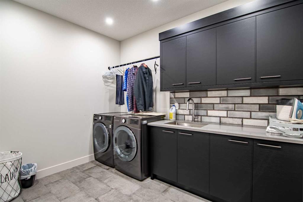3417 Lakeshore Drive, Sylvan Lake, AB - Indoor Photo Showing Laundry Room