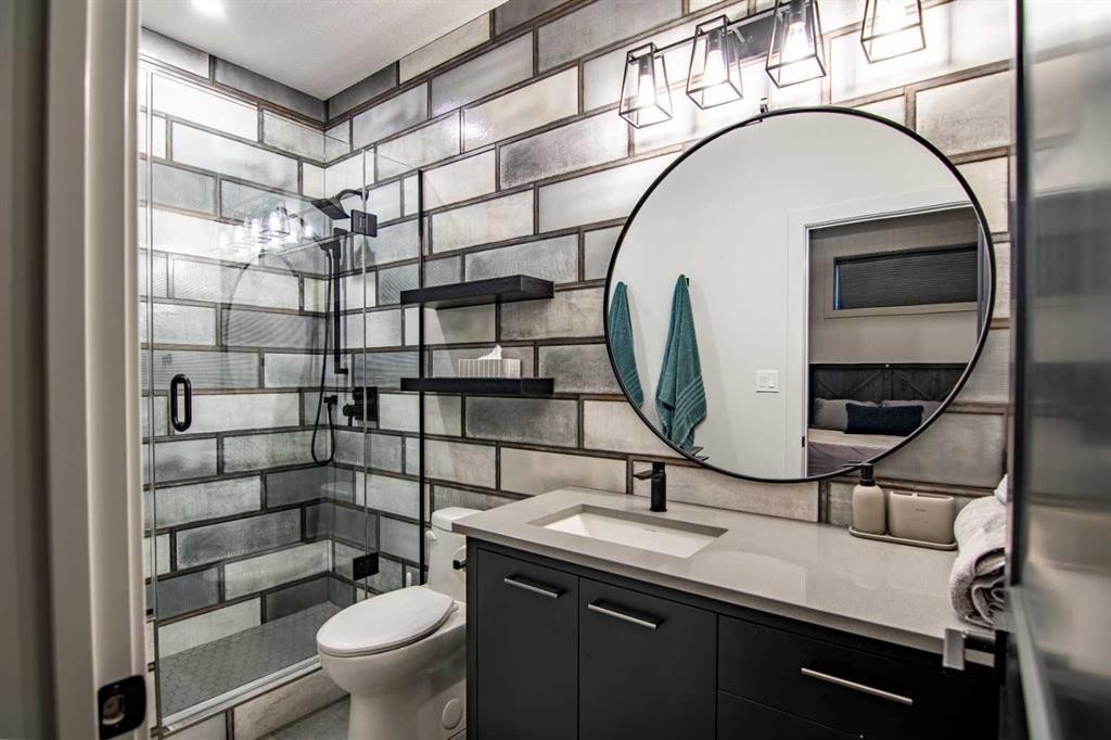 3417 Lakeshore Drive, Sylvan Lake, AB - Indoor Photo Showing Bathroom