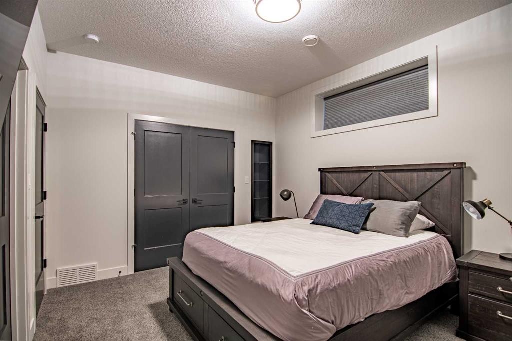 3417 Lakeshore Drive, Sylvan Lake, AB - Indoor Photo Showing Bedroom