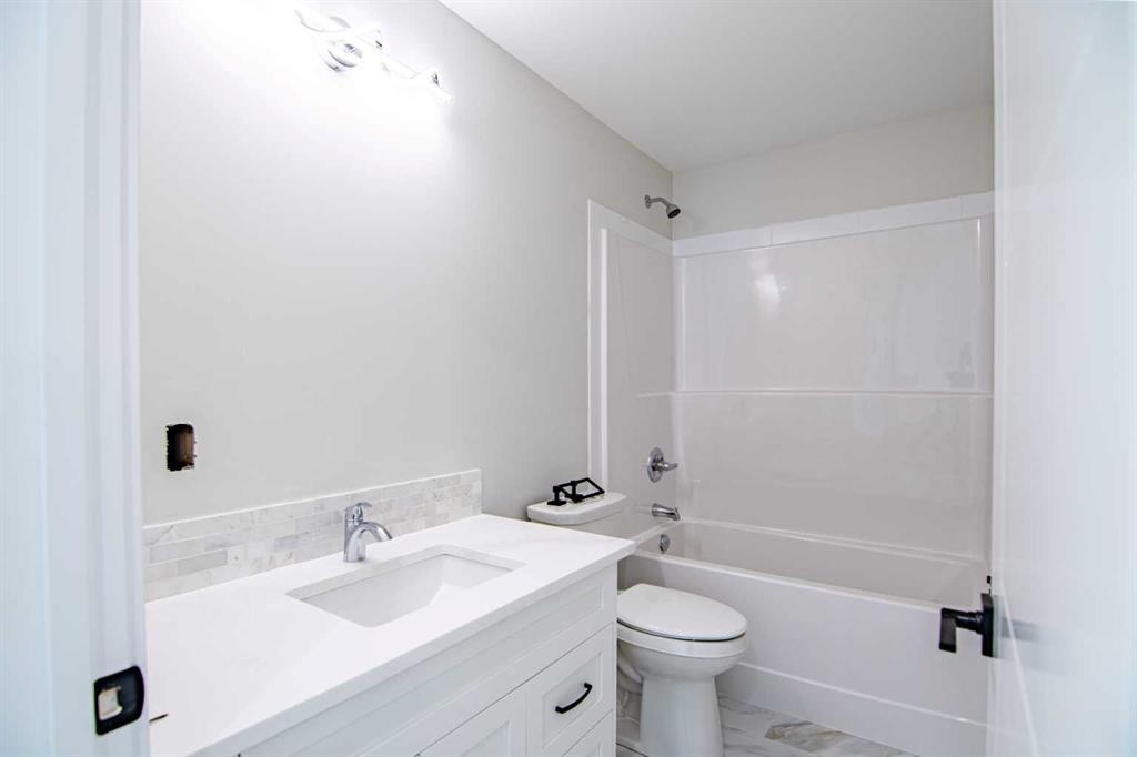 29 Vintage Close, Blackfalds, AB - Indoor Photo Showing Bathroom