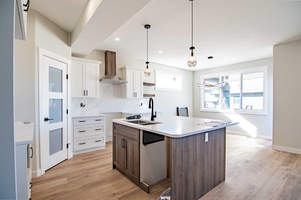 29 Vintage Close, Blackfalds, AB - Indoor Photo Showing Kitchen With Double Sink