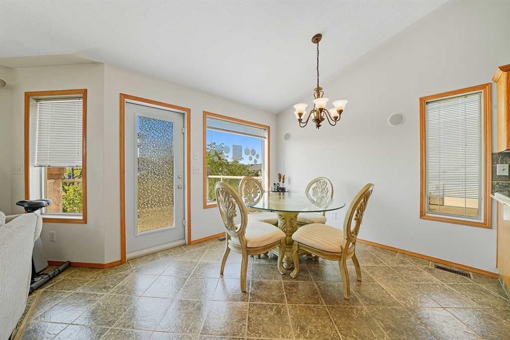 61 Leung Close, Red Deer, AB - Indoor Photo Showing Dining Room