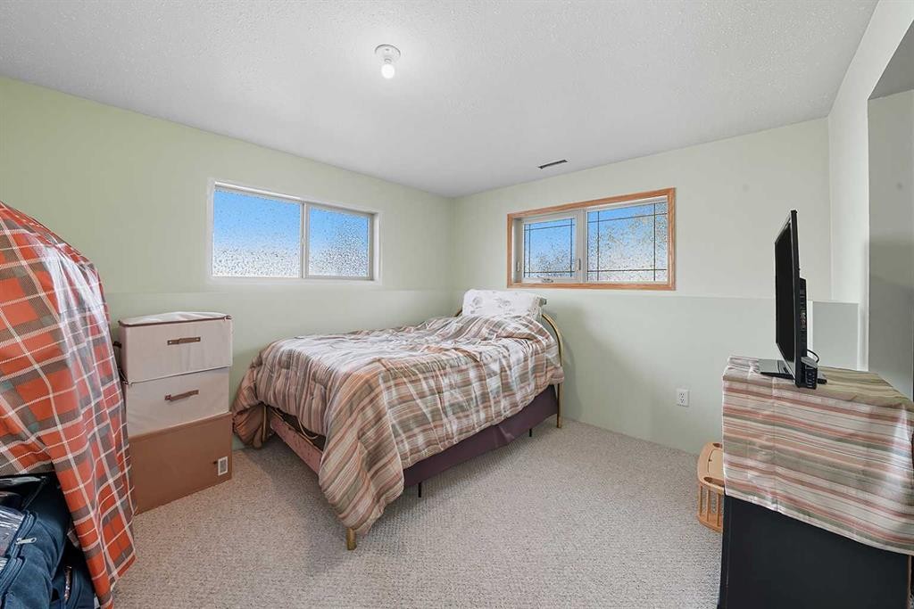 61 Leung Close, Red Deer, AB - Indoor Photo Showing Bedroom