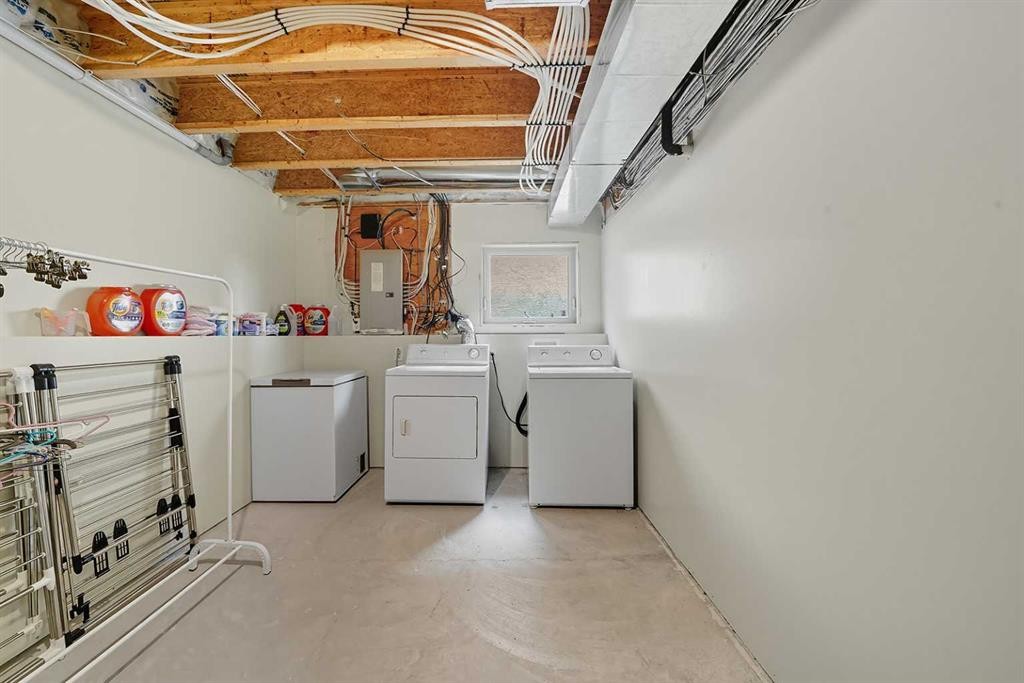 61 Leung Close, Red Deer, AB - Indoor Photo Showing Laundry Room