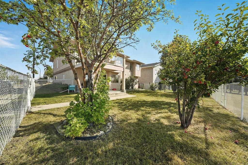 61 Leung Close, Red Deer, AB - Outdoor