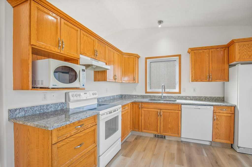 52 Harper Drive, Sylvan Lake, AB - Indoor Photo Showing Kitchen