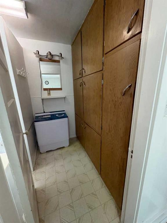 220 Lady Vivian Avenue West, Galahad, AB - Indoor