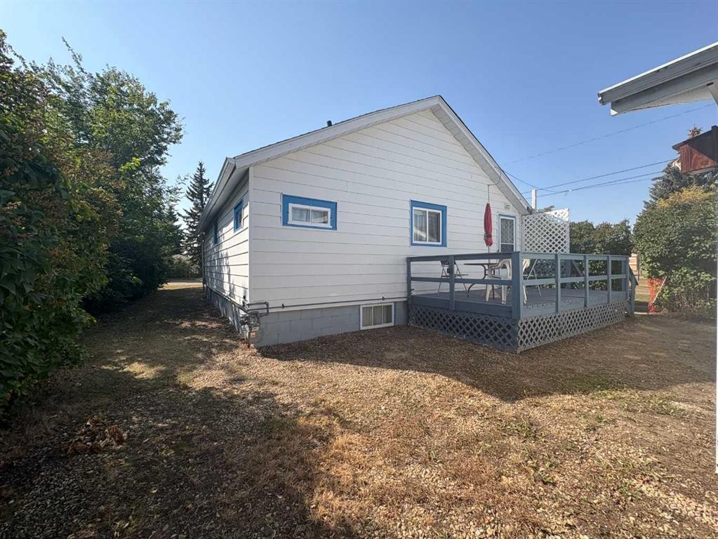 220 Lady Vivian Avenue West, Galahad, AB - Outdoor With Deck Patio Veranda With Exterior