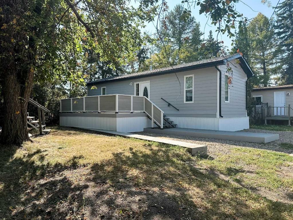 6011 40 Ave Close, Stettler, AB - Outdoor With Deck Patio Veranda