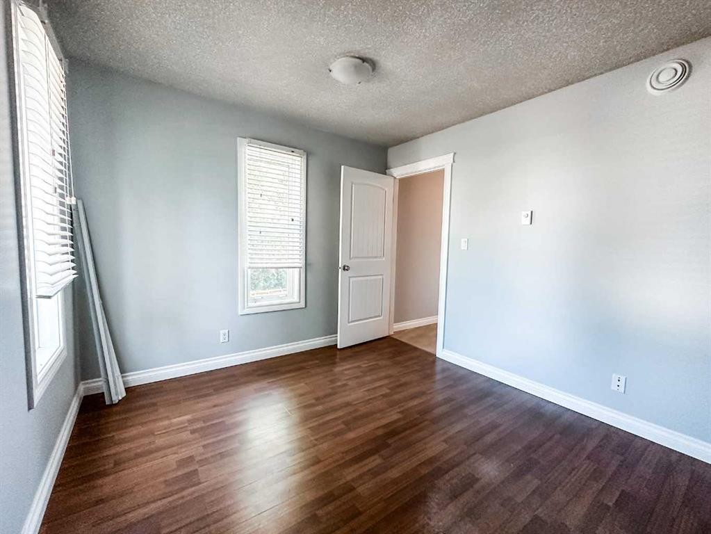 6011 40 Ave Close, Stettler, AB - Indoor Photo Showing Other Room