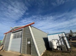 3912 66 Street Ponoka, AB T4J 1J8