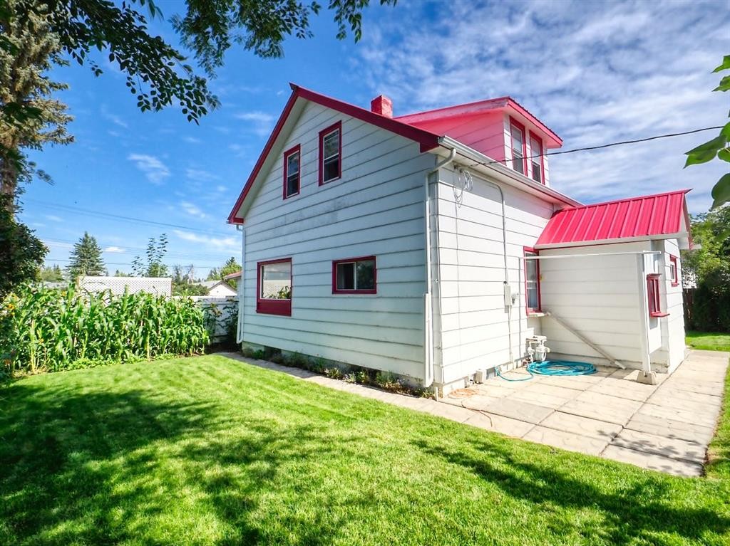 315 Devilder Avenue East, Trochu, AB - Outdoor With Exterior