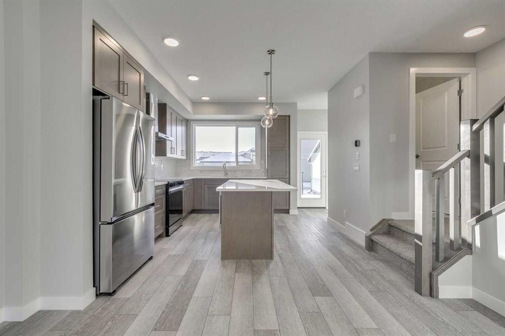 113 Silverton Glen Way Sw, Calgary, AB - Indoor Photo Showing Kitchen With Upgraded Kitchen