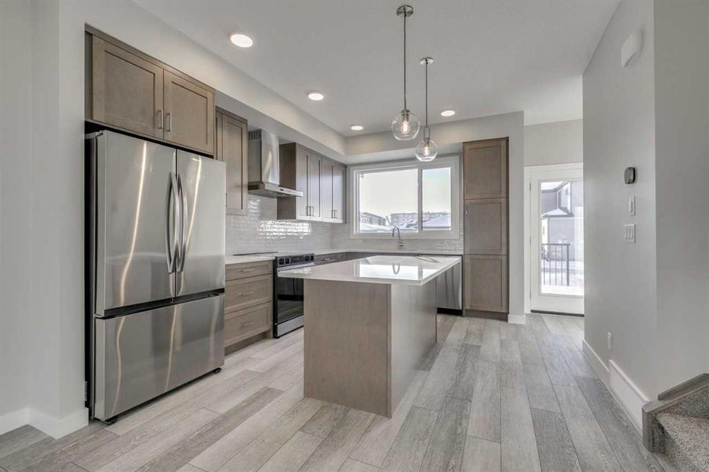 113 Silverton Glen Way Sw, Calgary, AB - Indoor Photo Showing Kitchen With Upgraded Kitchen