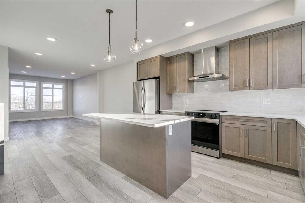 113 Silverton Glen Way Sw, Calgary, AB - Indoor Photo Showing Kitchen With Upgraded Kitchen