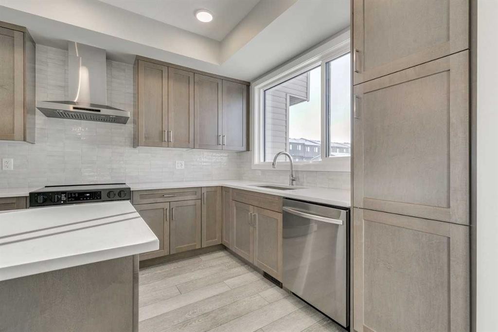 113 Silverton Glen Way Sw, Calgary, AB - Indoor Photo Showing Kitchen With Upgraded Kitchen