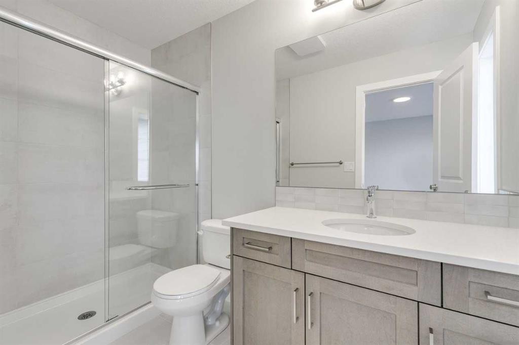 113 Silverton Glen Way Sw, Calgary, AB - Indoor Photo Showing Bathroom