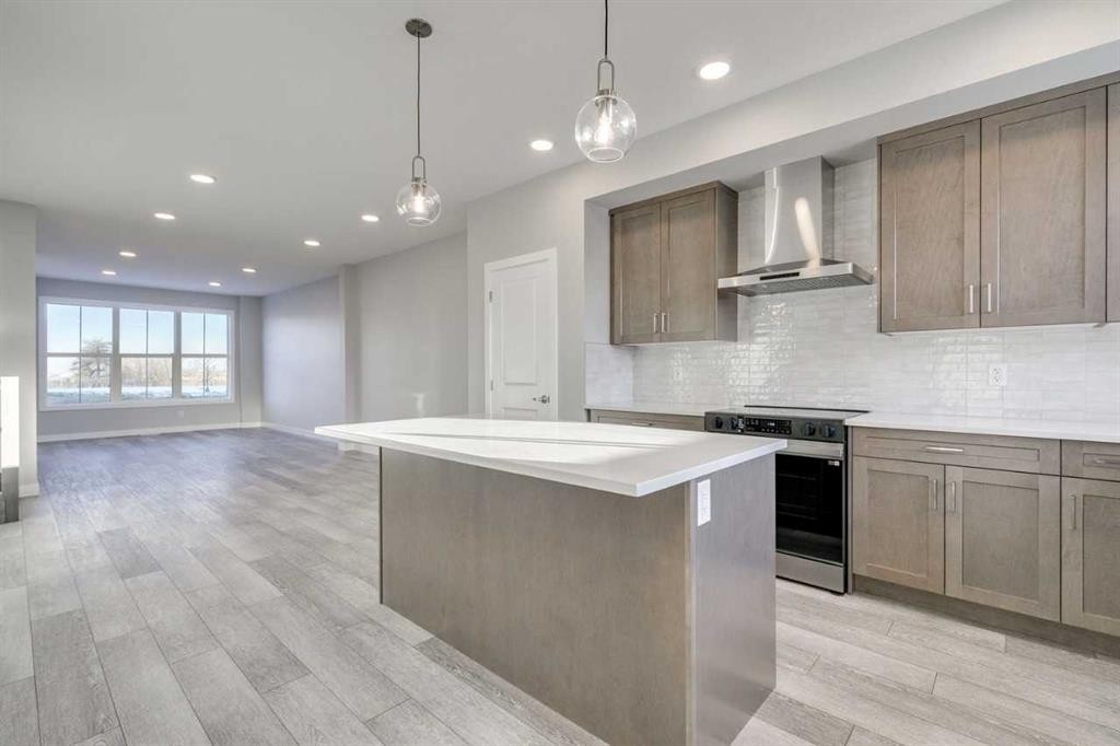 121 Silverton Glen Way Sw, Calgary, AB - Indoor Photo Showing Kitchen With Upgraded Kitchen