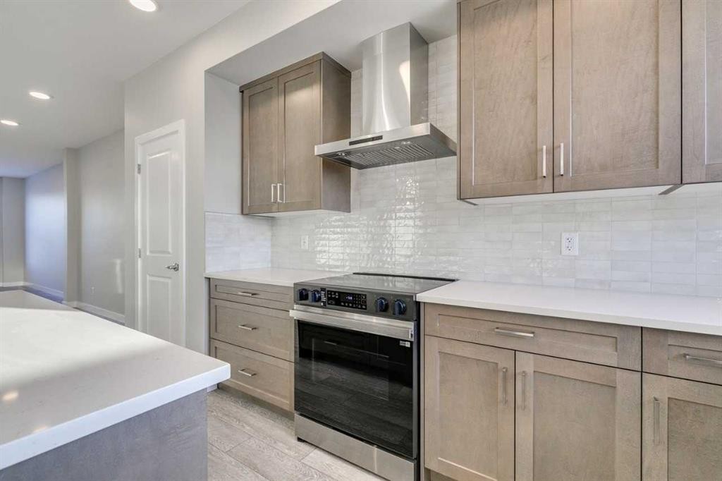 121 Silverton Glen Way Sw, Calgary, AB - Indoor Photo Showing Kitchen With Upgraded Kitchen