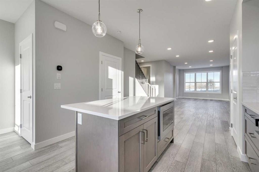121 Silverton Glen Way Sw, Calgary, AB - Indoor Photo Showing Kitchen With Upgraded Kitchen