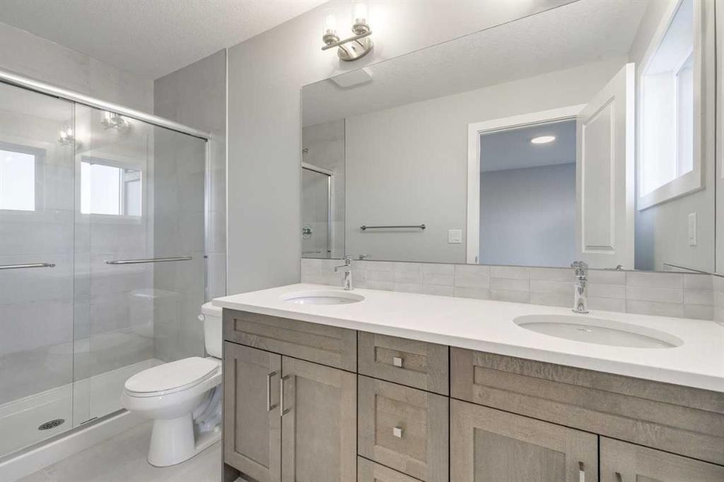 121 Silverton Glen Way Sw, Calgary, AB - Indoor Photo Showing Bathroom