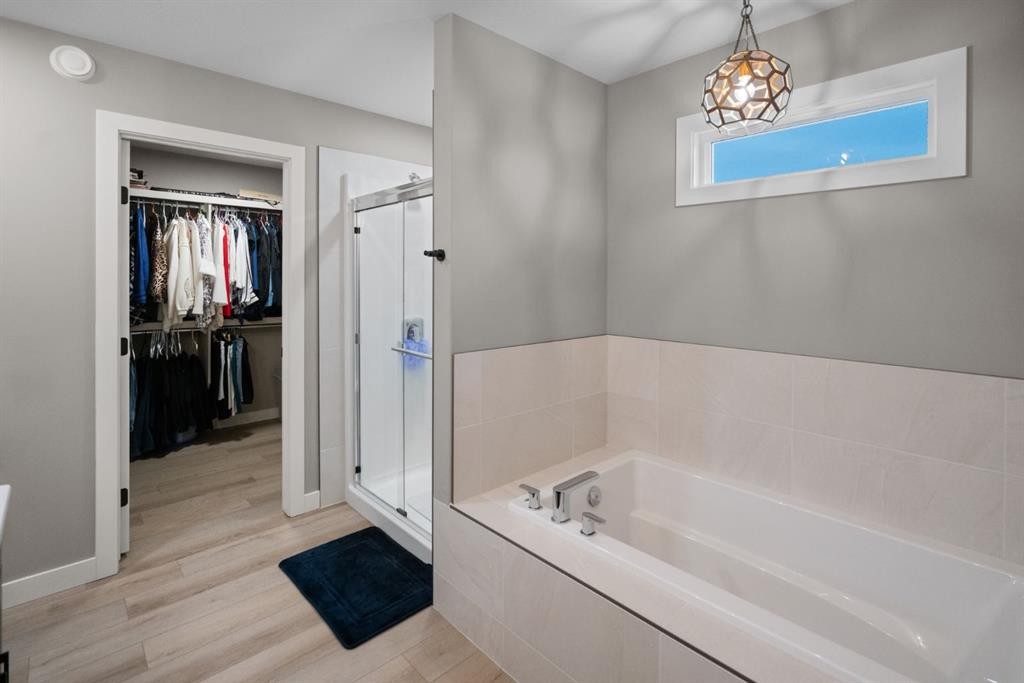 5200 36 Avenue, Camrose, AB - Indoor Photo Showing Bathroom