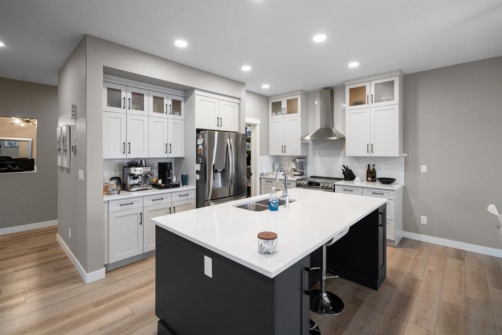 5200 36 Avenue, Camrose, AB - Indoor Photo Showing Kitchen With Double Sink