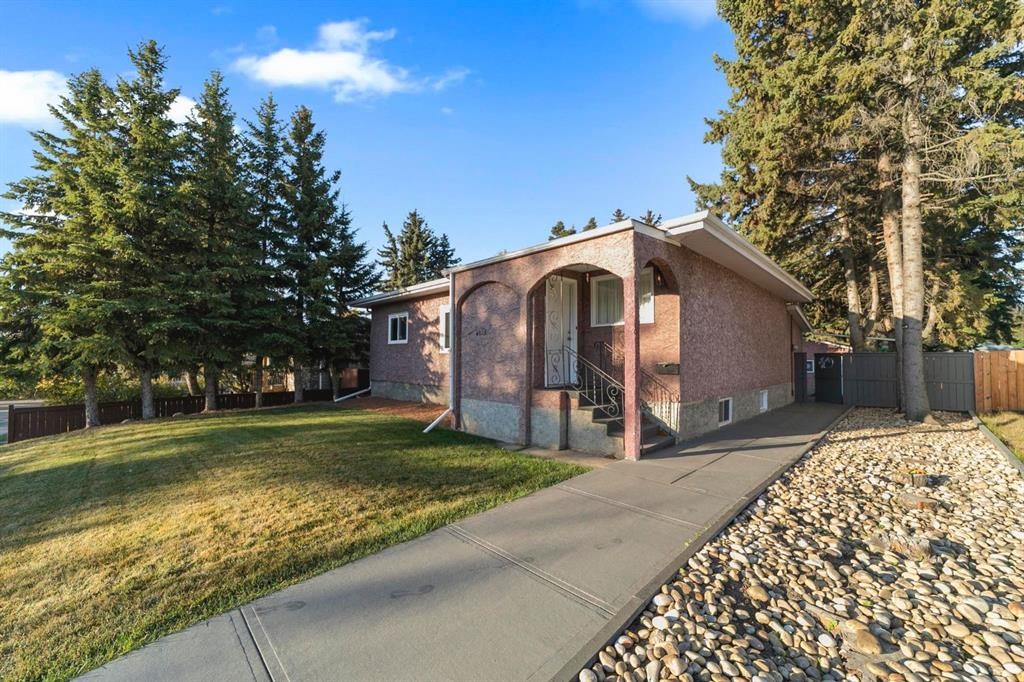 4828 53A Street, Camrose, AB - Outdoor