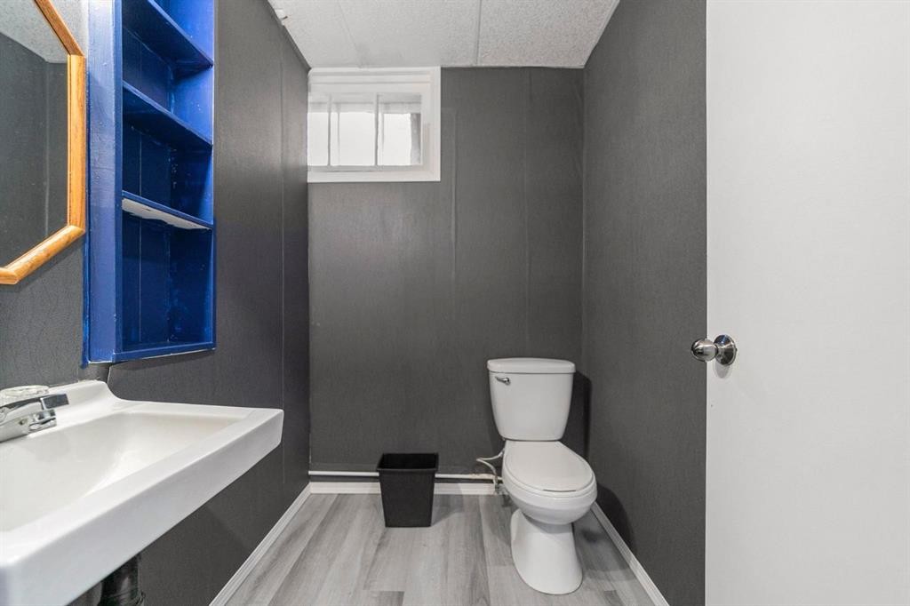 4828 53A Street, Camrose, AB - Indoor Photo Showing Bathroom
