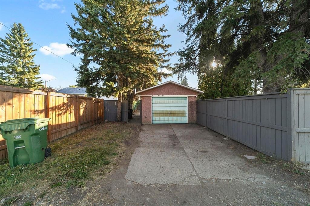 4828 53A Street, Camrose, AB - Outdoor