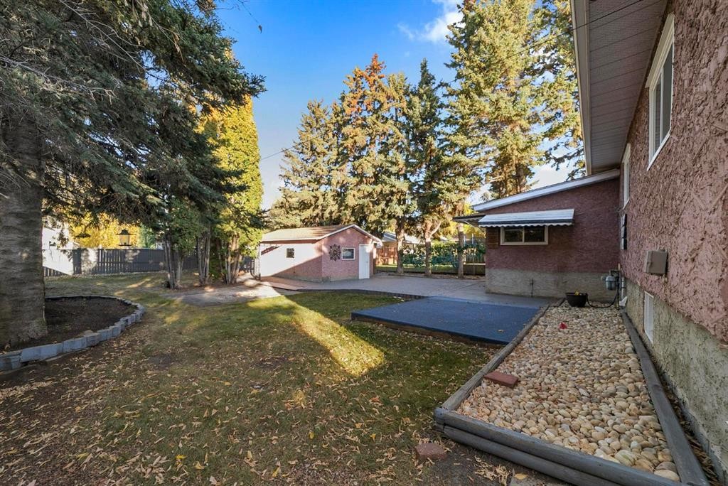 4828 53A Street, Camrose, AB - Outdoor