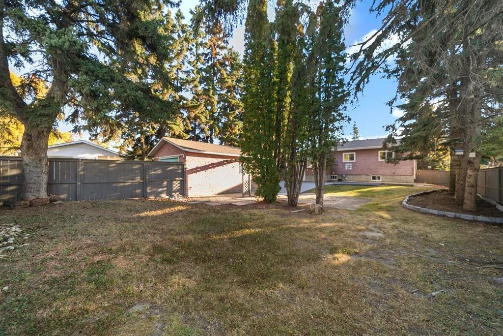 4828 53A Street, Camrose, AB - Outdoor