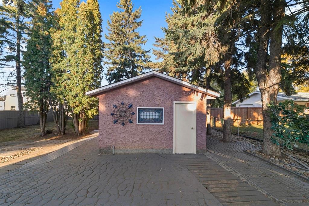 4828 53A Street, Camrose, AB - Outdoor