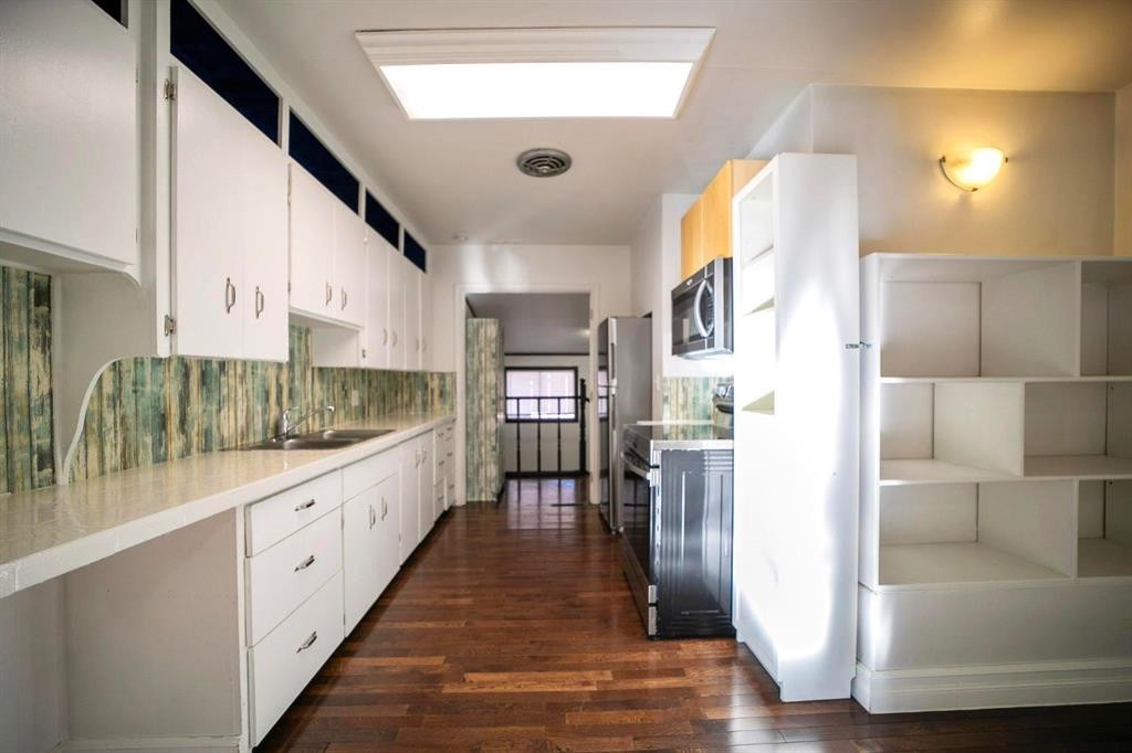 4828 53A Street, Camrose, AB - Indoor Photo Showing Kitchen