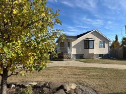 5213 49 Avenue Ponoka, AB T4J 1J1