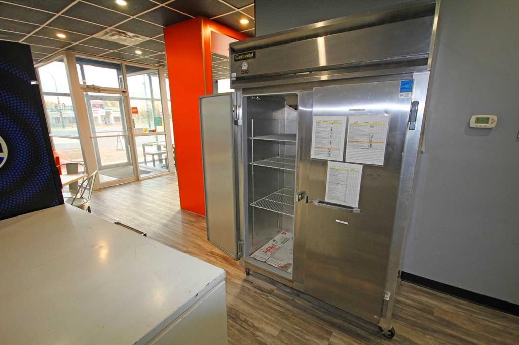 1-5004 46 Street, Sylvan Lake, AB