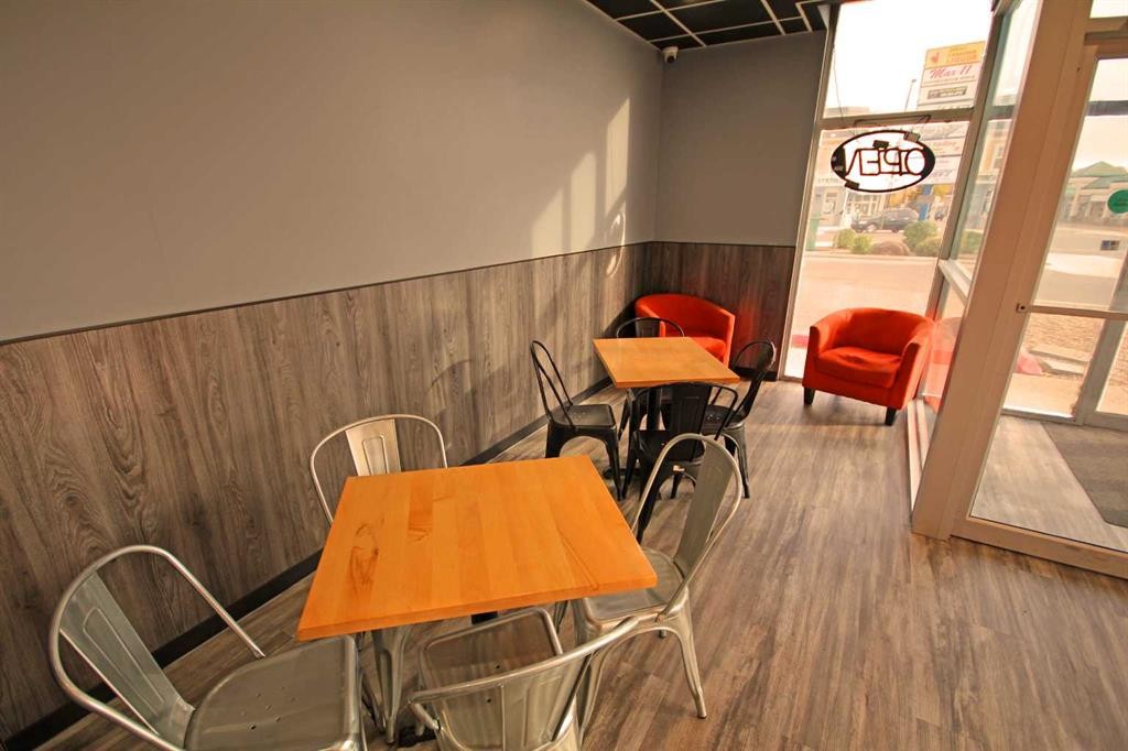 1-5004 46 Street, Sylvan Lake, AB