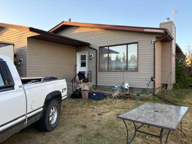 5232 55 Avenue, Eckville, AB - Outdoor With Exterior