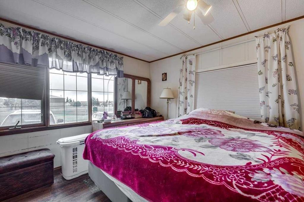 4539 Eastview Crescent, Rimbey, AB - Indoor Photo Showing Bedroom