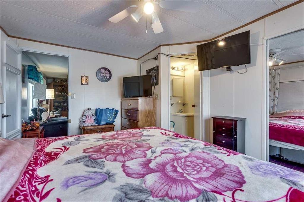 4539 Eastview Crescent, Rimbey, AB - Indoor Photo Showing Bedroom