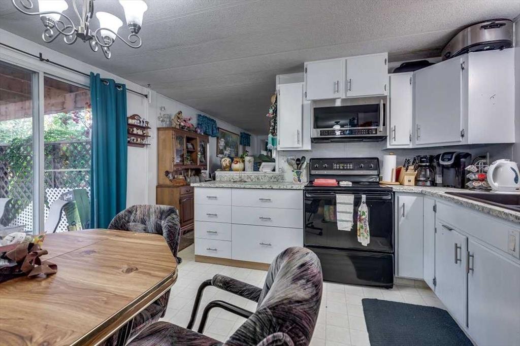 4539 Eastview Crescent, Rimbey, AB - Indoor Photo Showing Kitchen