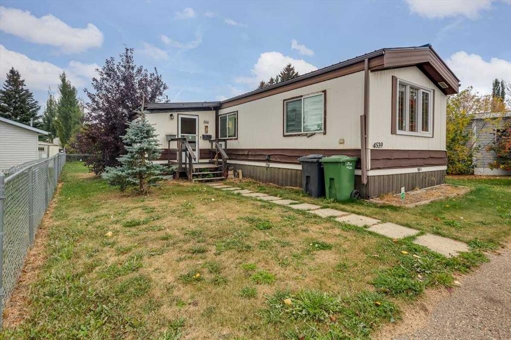 4539 Eastview Crescent, Rimbey, AB - Outdoor With Deck Patio Veranda