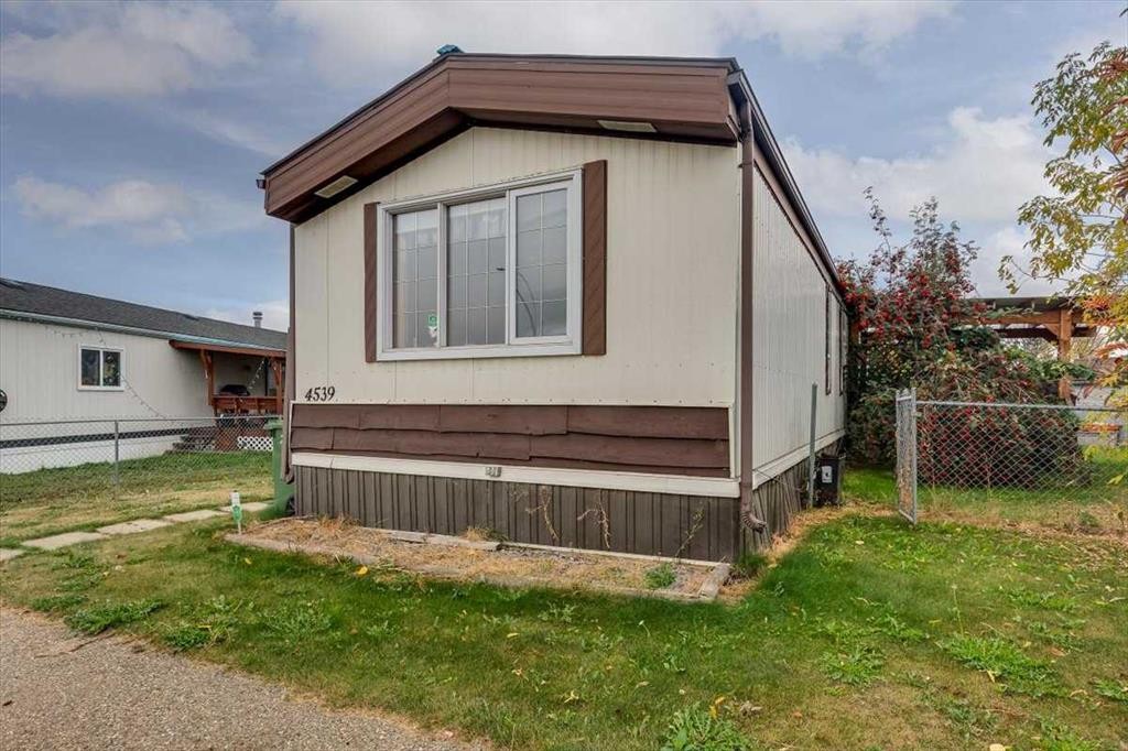 4539 Eastview Crescent, Rimbey, AB - Outdoor With Exterior