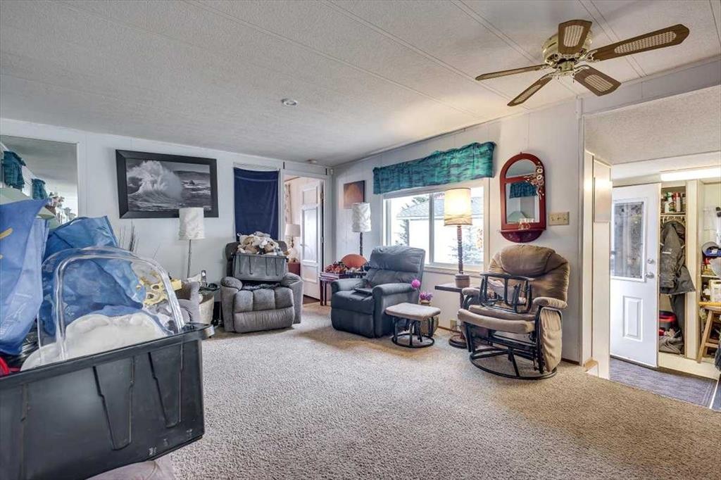 4539 Eastview Crescent, Rimbey, AB - Indoor Photo Showing Living Room