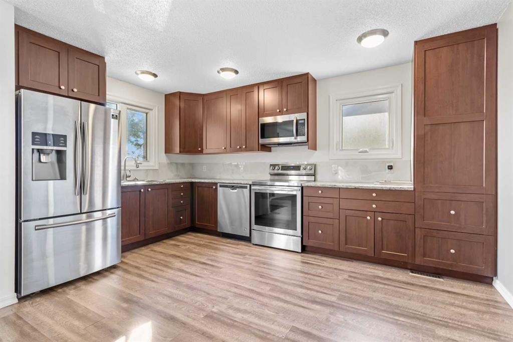 844 Rundlecairn Way Ne, Calgary, AB - Indoor Photo Showing Kitchen With Stainless Steel Kitchen