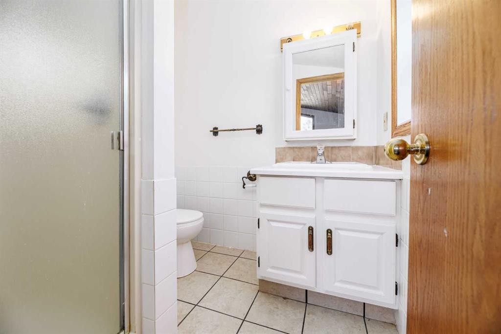32 Huget Crescent, Red Deer, AB - Indoor Photo Showing Bathroom