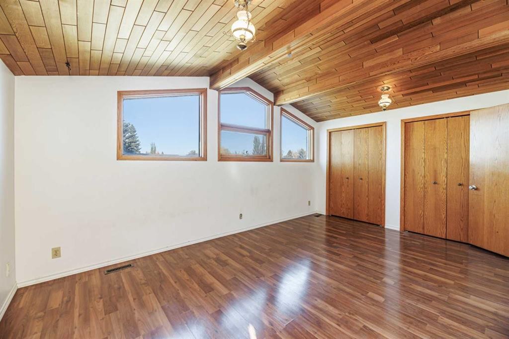 32 Huget Crescent, Red Deer, AB - Indoor Photo Showing Other Room